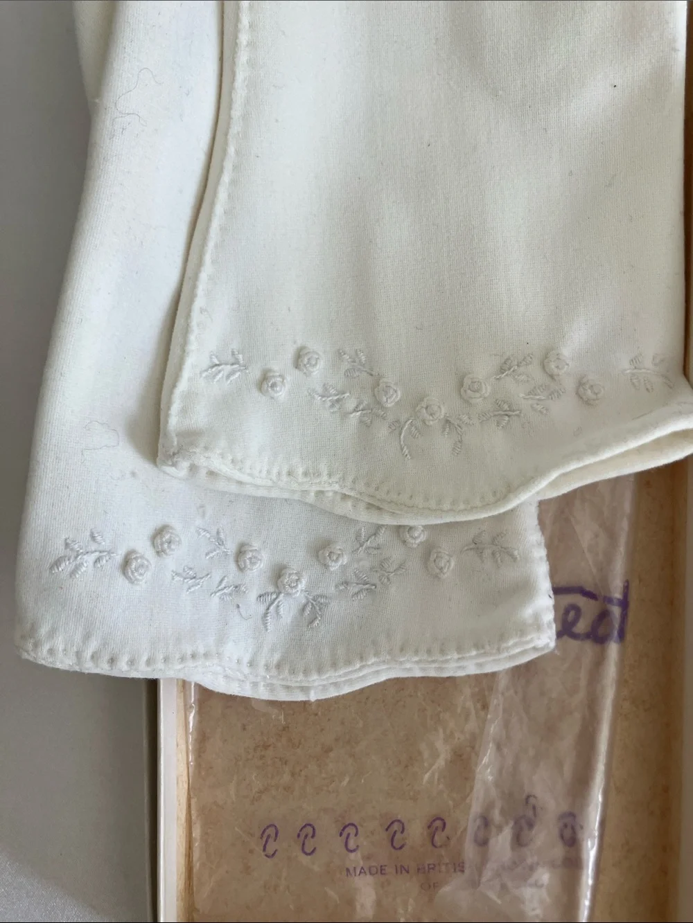 Vintage White Embroidered Dress Gloves